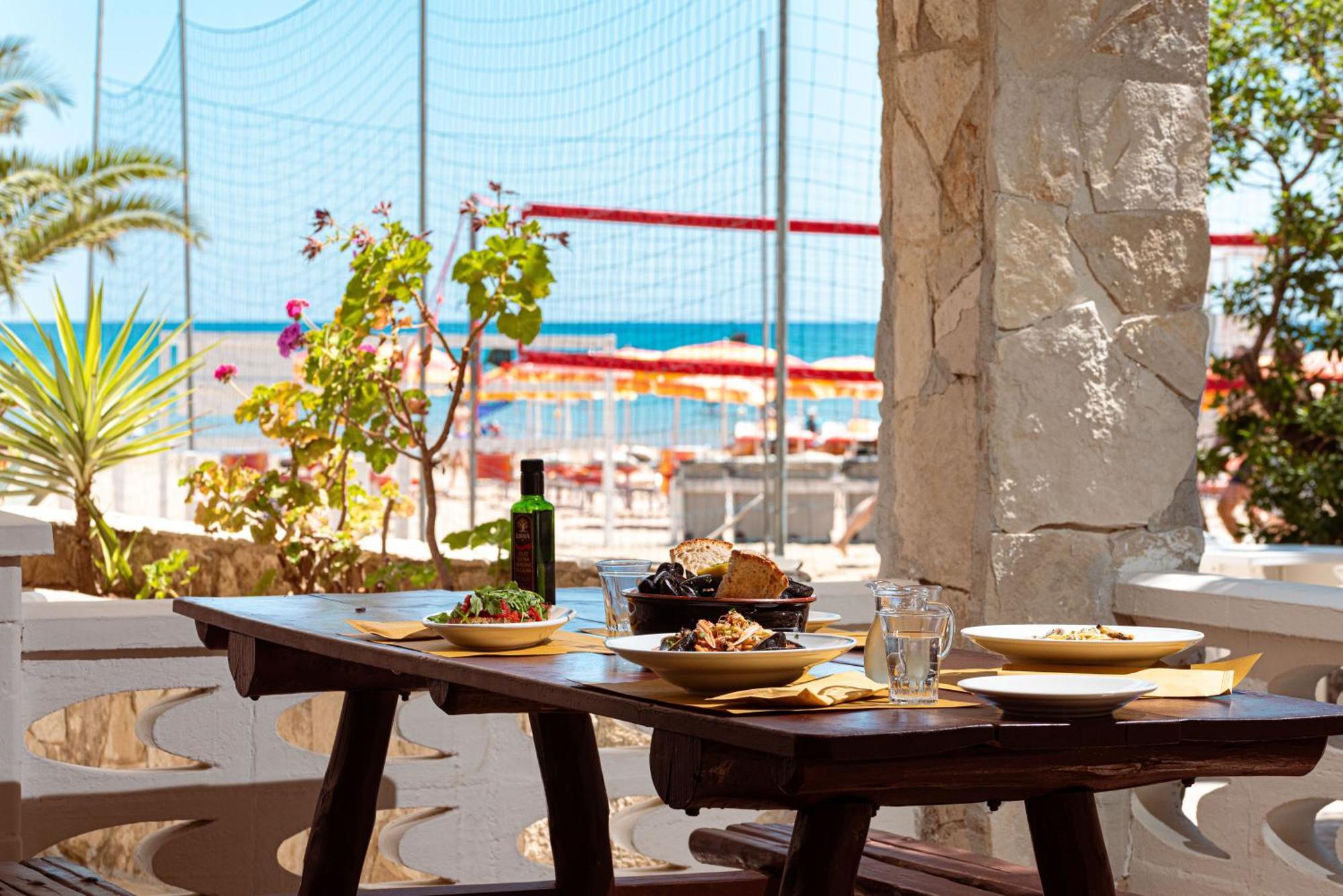 Villaggio Camping Punta Lunga Вьесте Экстерьер фото