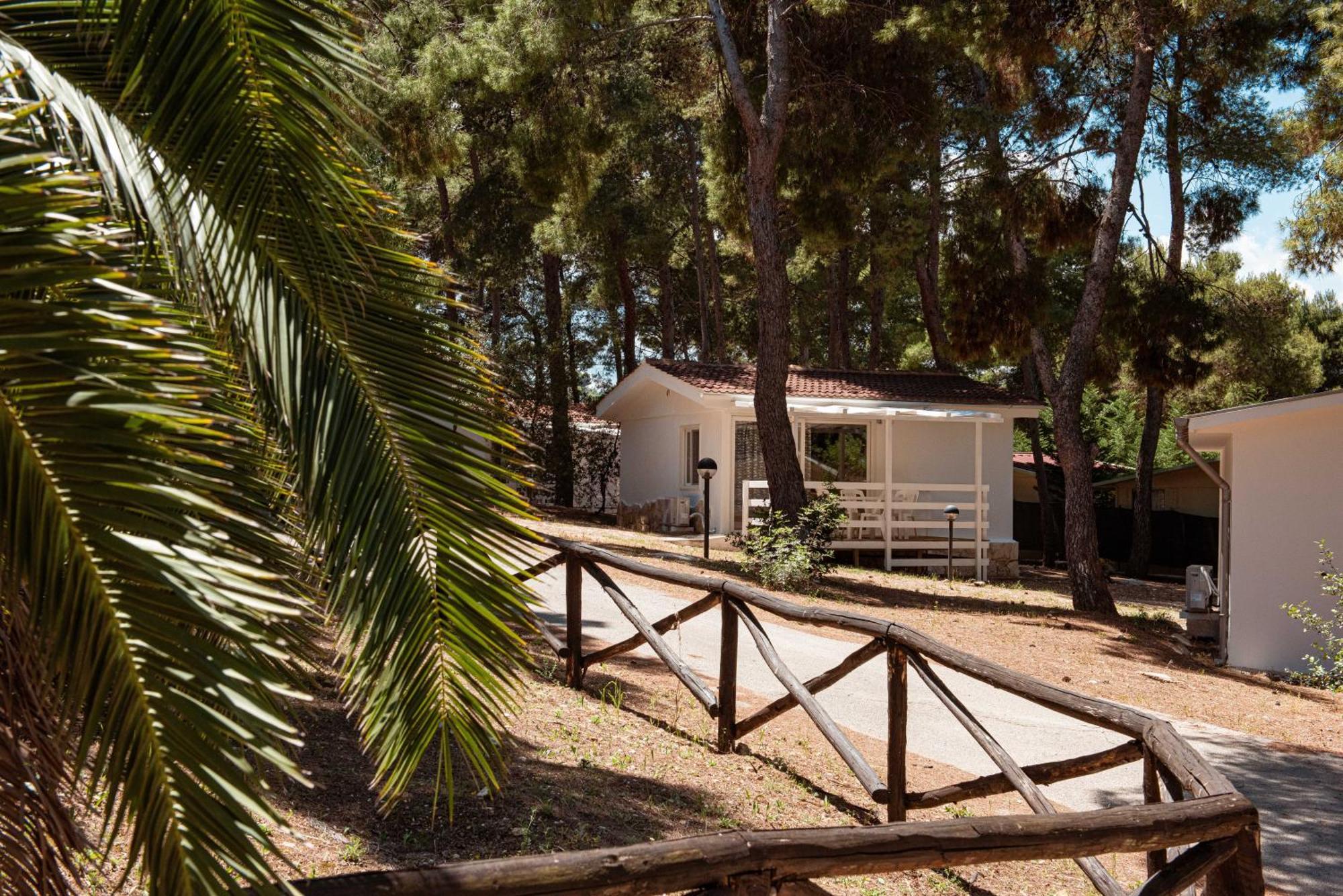 Villaggio Camping Punta Lunga Вьесте Экстерьер фото